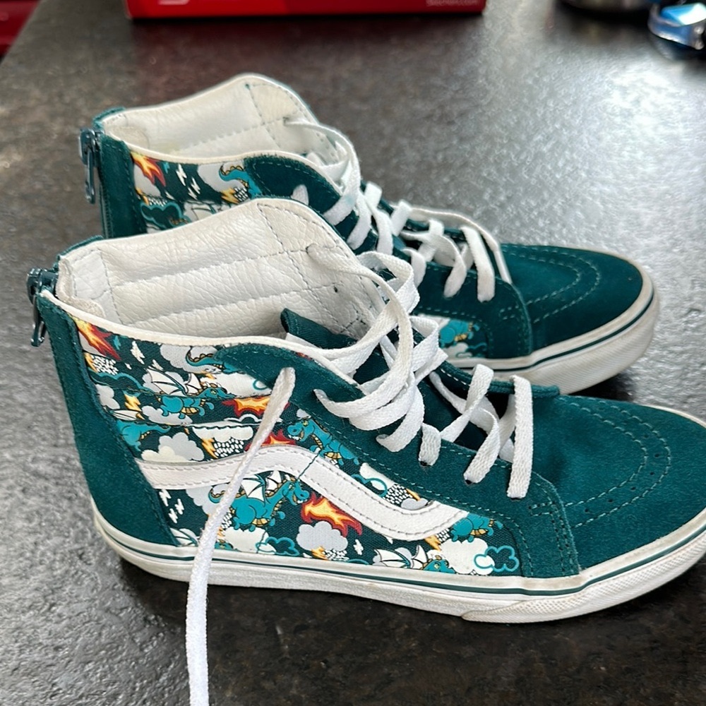 Vans basketball shoes in green and white with dragon boys size 2.5